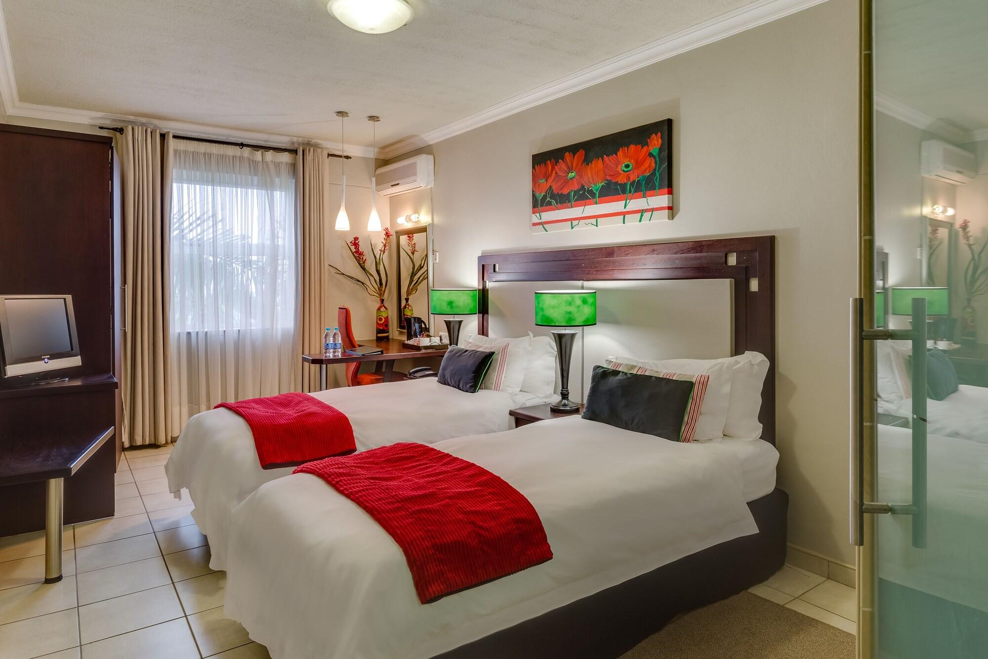 Bon Hotel Емпангени Екстериор снимка