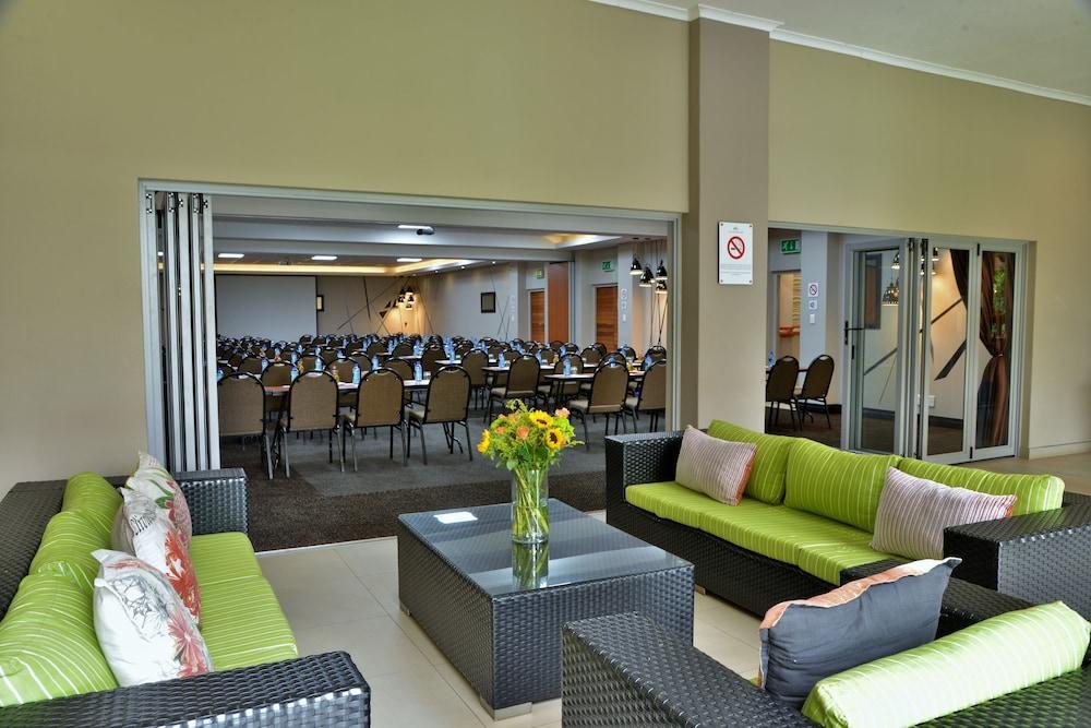 Bon Hotel Емпангени Екстериор снимка