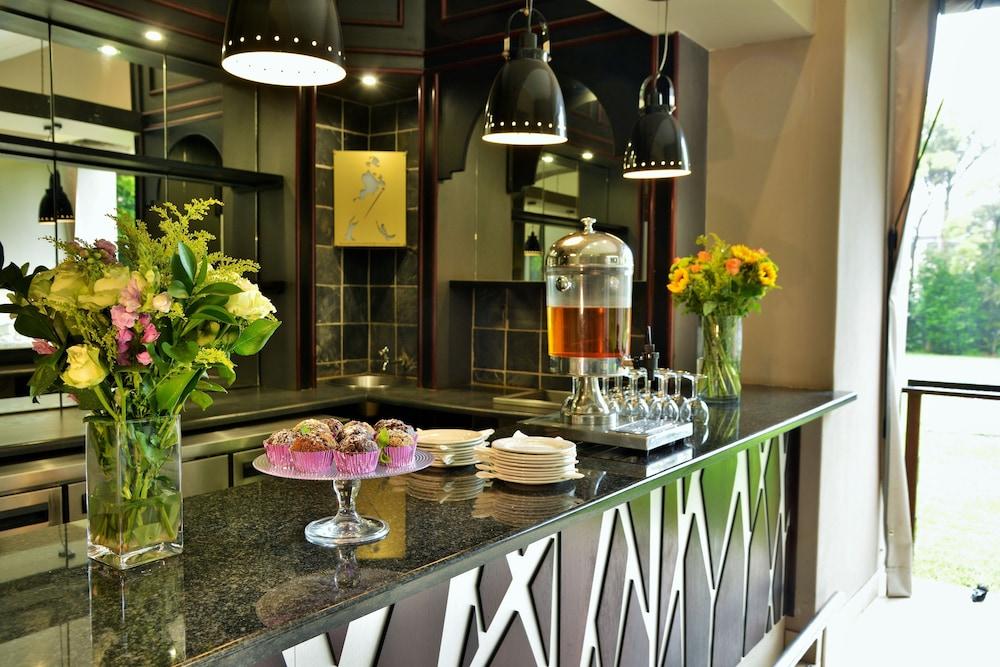 Bon Hotel Емпангени Екстериор снимка