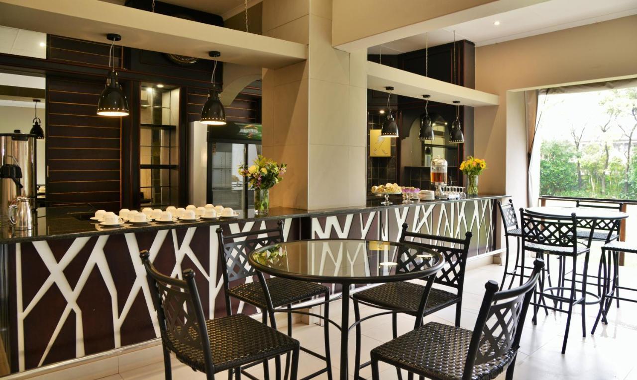 Bon Hotel Емпангени Екстериор снимка
