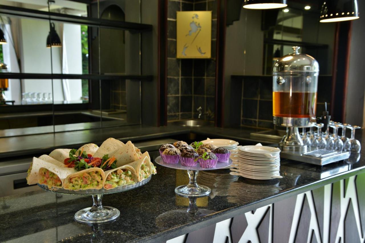 Bon Hotel Емпангени Екстериор снимка