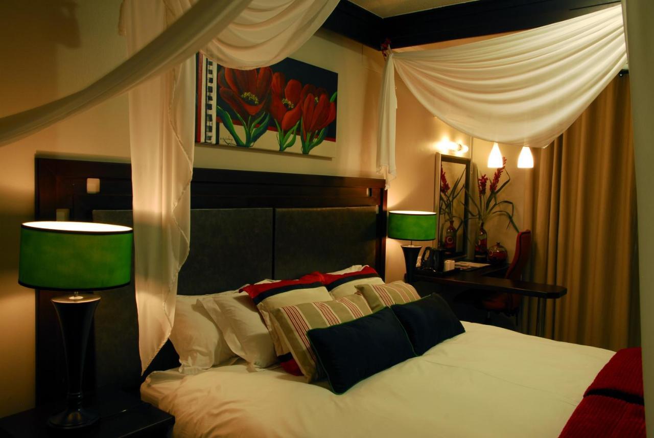 Bon Hotel Емпангени Стая снимка
